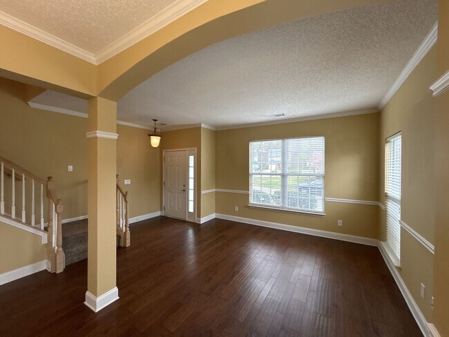 Foto del edificio - T.R. Lawing Realty Property