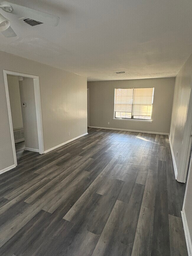 Building Photo - 3206 Montwood Dr