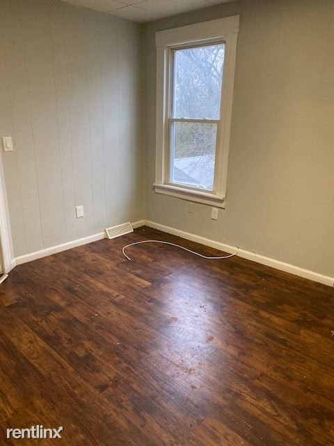 Building Photo - 4 br, 2 bath Duplex - Munson St