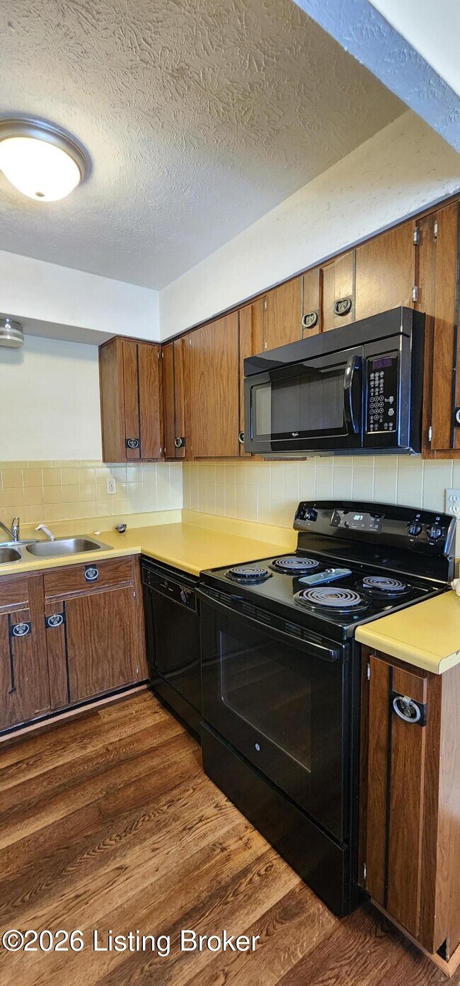 Foto del edificio - 3212 Springfield Dr