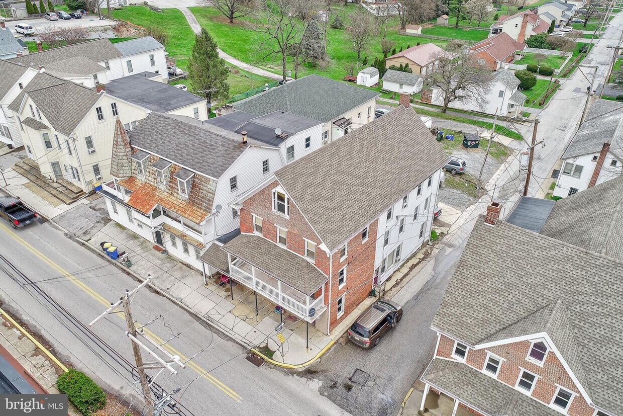 Building Photo - 1 N Main St