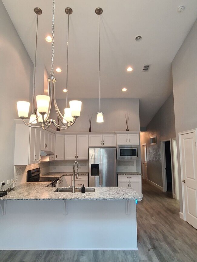Foto del edificio - Beautiful 2/2 Townhome with a Office/Flex ...