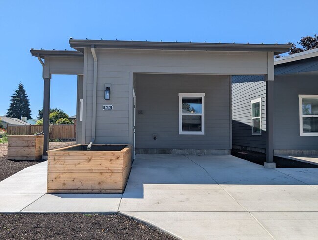 Foto del edificio - Brand new 2 bed/1 bath detached home