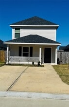 Building Photo - 16955 Marie Vlg Dr