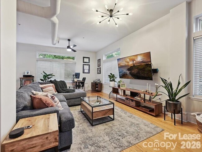 Foto del edificio - 404 N Laurel Ave