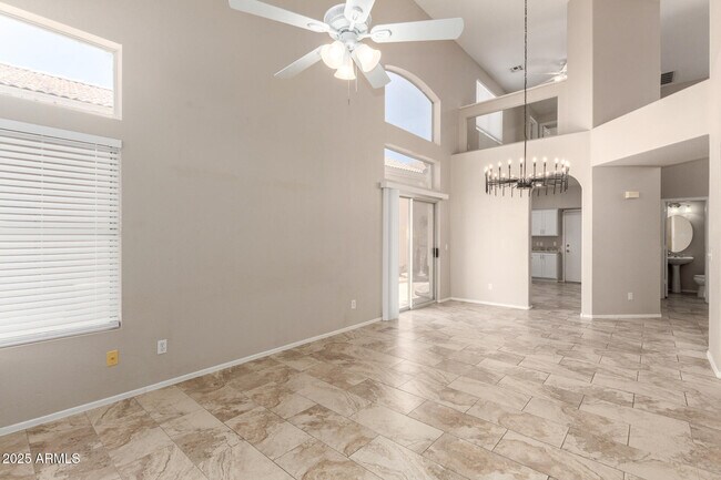Foto del edificio - 1128 E Silverwood Dr