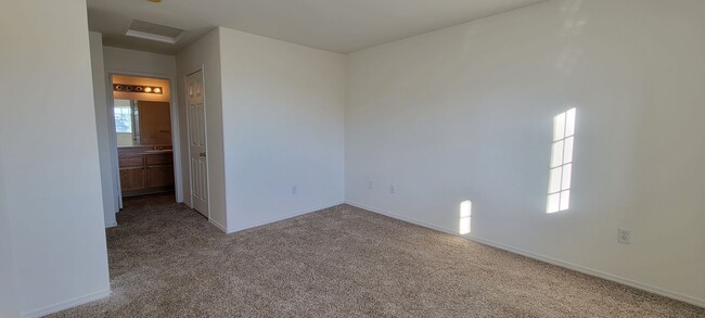 Foto del edificio - 2 Bedroom Condo near Air Force Base