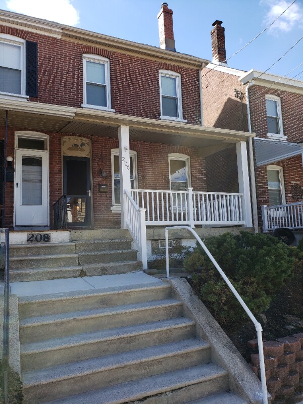 Primary Photo - 206 E 4th St