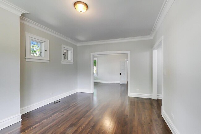 Building Photo - 3819 W Cornelia Ave