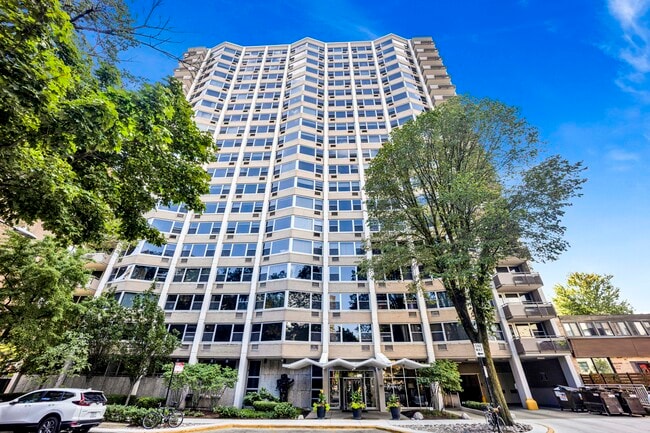 Building Photo - 555 W Cornelia Ave