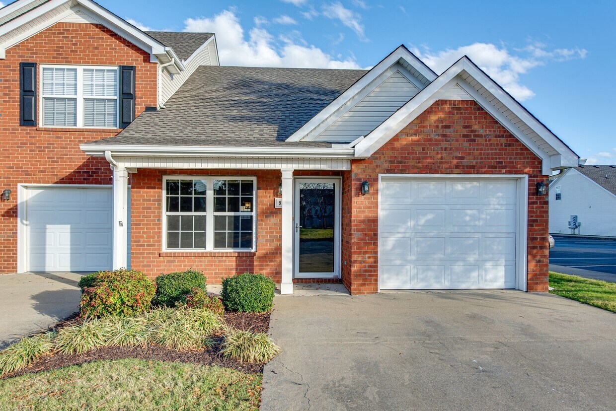 910 Shaman Crossing, Murfreesboro, TN 37128 Condo for Rent in