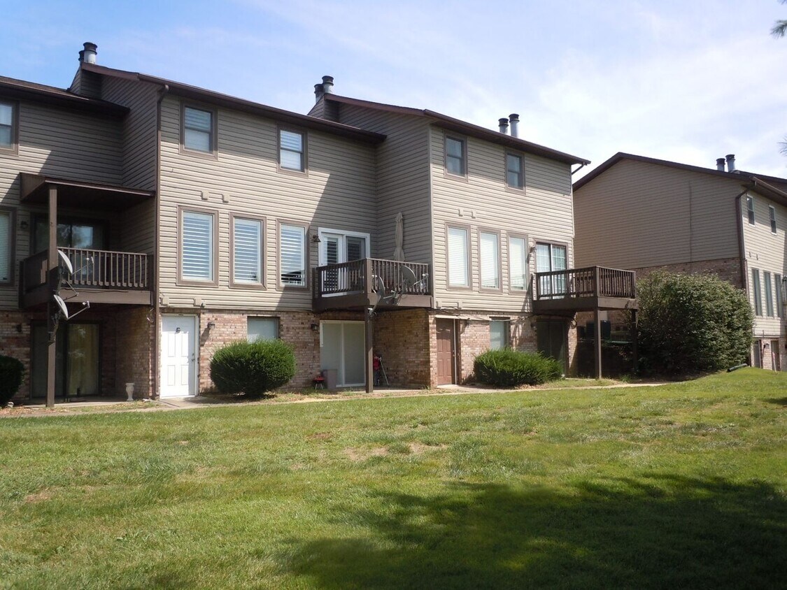Foto principal - One Bedroom Condo with Fireplace and Stack...