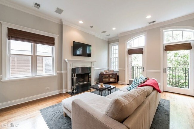 Building Photo - 2621 N Wilton Ave