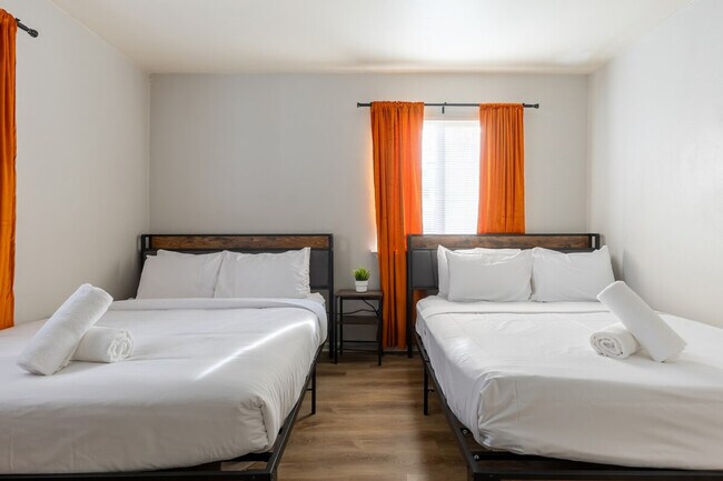 Foto del edificio - 6302 Manor Rd