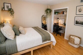 Building Photo - 202 E 45th St