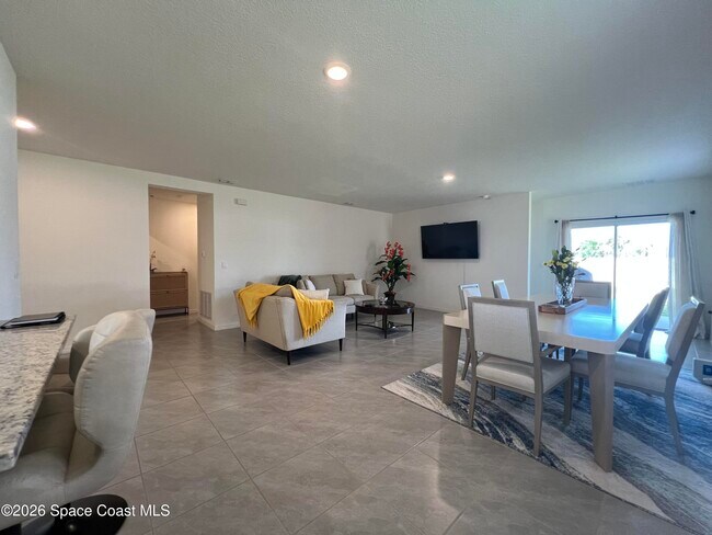 Foto del edificio - 1312 McFarland Dr