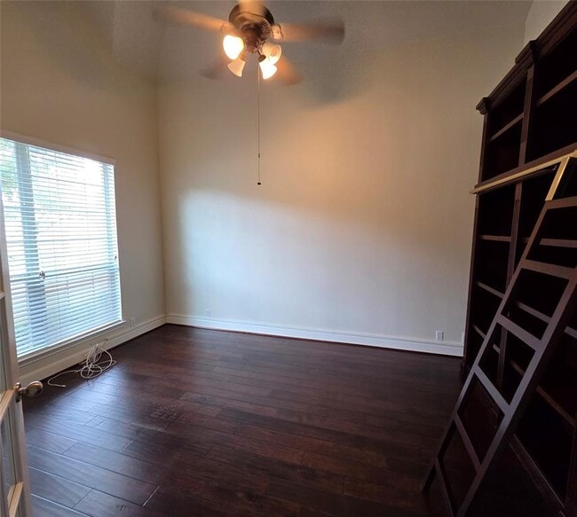 Foto del edificio - 8213 Endeavor Cir