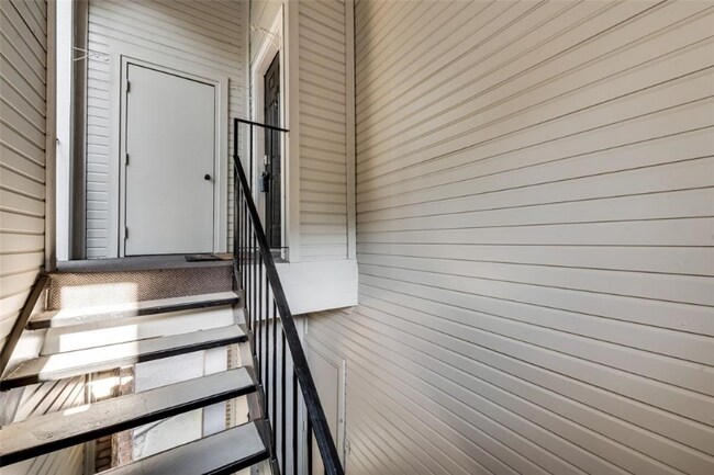 Building Photo - 14400 Montfort Dr