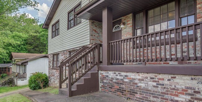 Building Photo - 4179 Farmview Dr