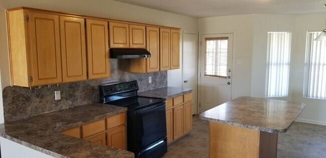 Foto del edificio - 4311 Janelle Dr