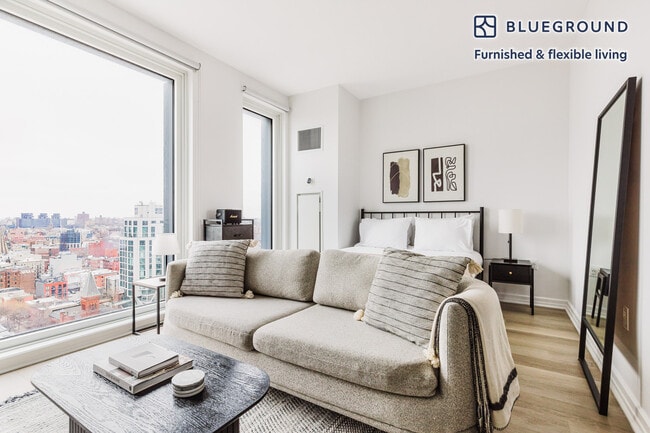 Building Photo - 275 S 5th St