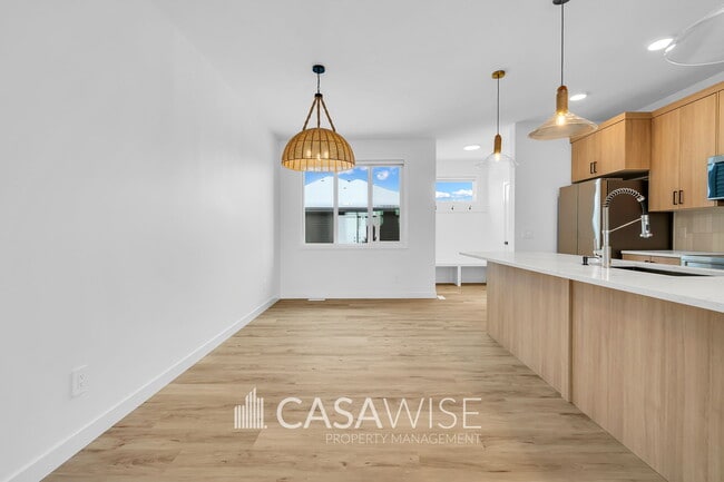 Building Photo - 203 Kinglet Blvd