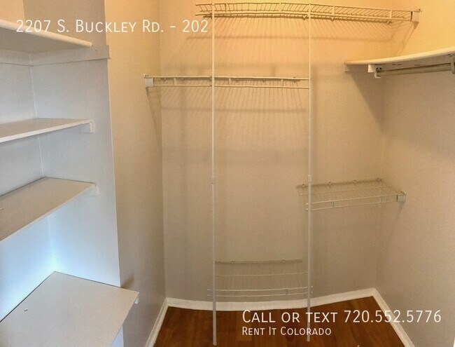 Foto del edificio - 2207 S Buckley Rd