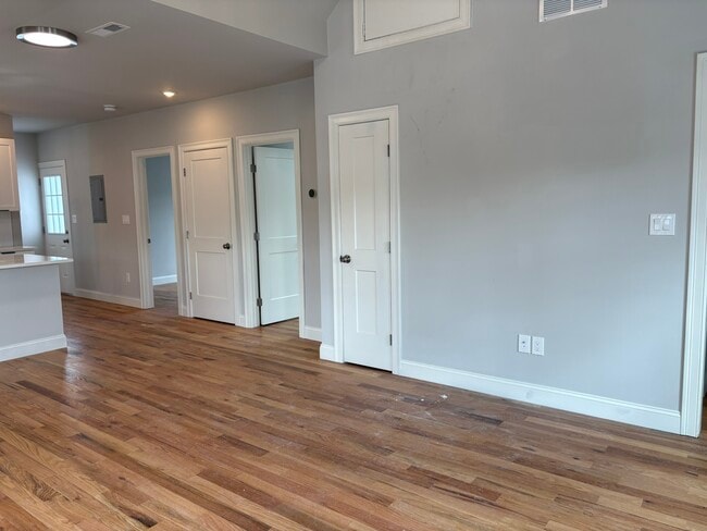 Building Photo - 255 Salem St