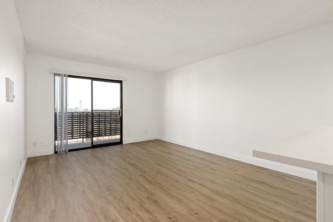 Building Photo - The Hills at Fashion Valley