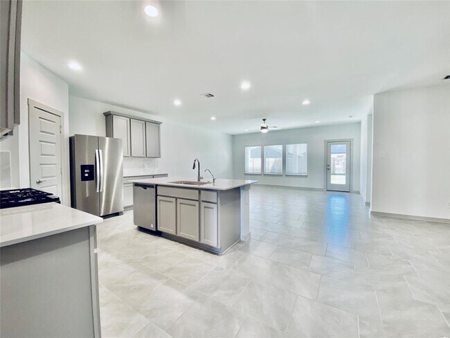 Building Photo - 28907 YACHTING POINT Ln