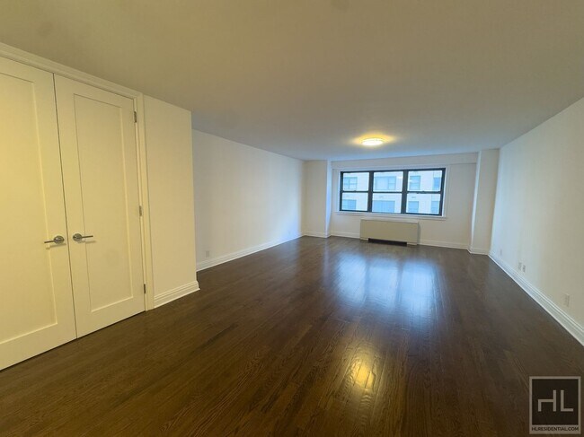 Building Photo - East 89 Street