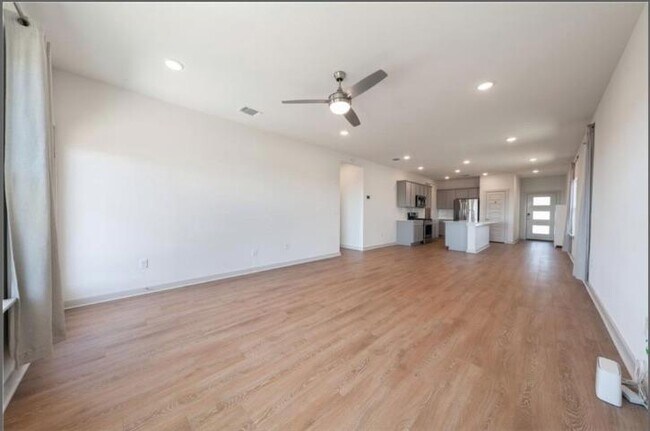 Building Photo - 10805 Meris Ln