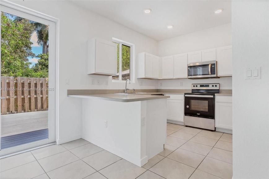 Foto principal - 3 bedroom in Miami Gardens FL 33169