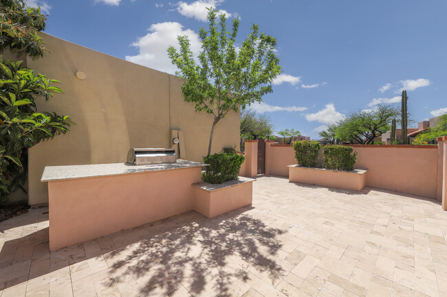 Building Photo - 6730 N Calle De Calipso