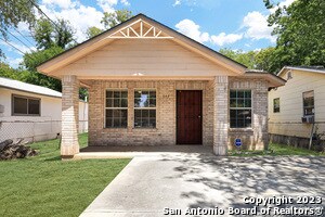 Building Photo - 643 Mercedes St