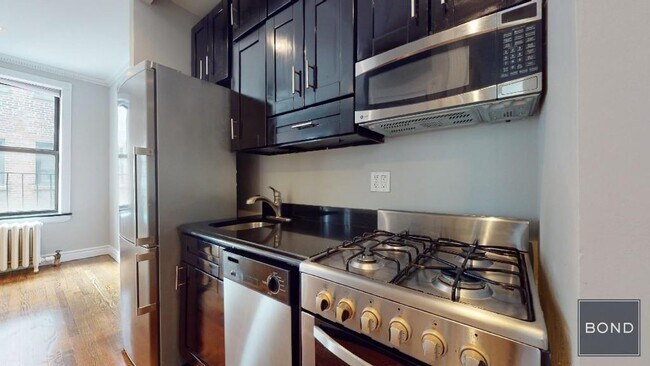 Foto del edificio - 336 E 18th St