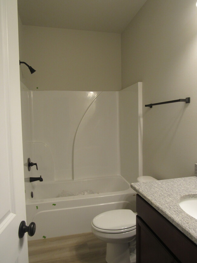 Building Photo - 808 Ridgefield Dr