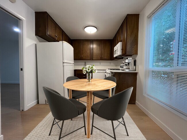 Foto del edificio - 5115 Kester Ave