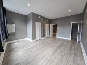 Building Photo - 920 Main St