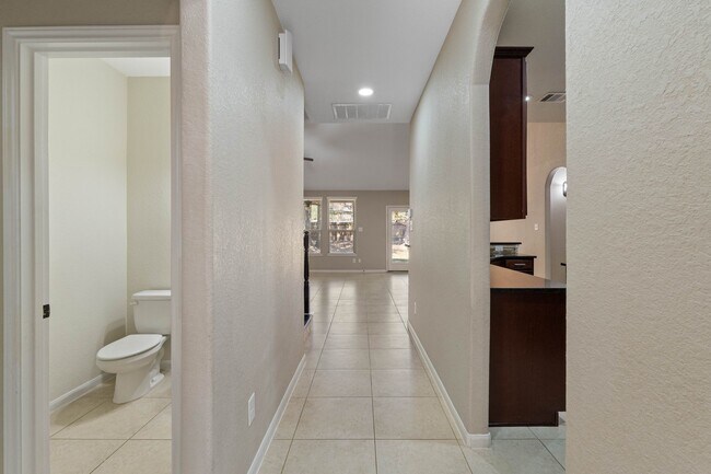 Building Photo - 208 Forest Peak Way