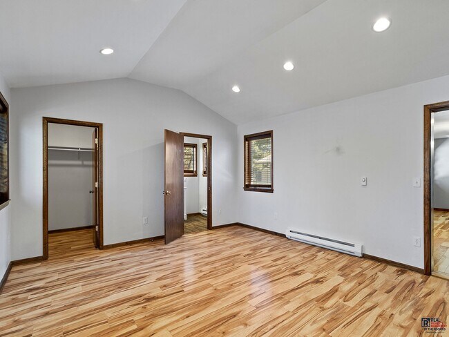 Foto del edificio - Gorgeous 5 Bed 4 Bath House in North Fort ...
