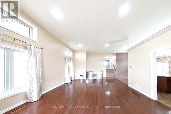 Building Photo - 1020 Hanson Crescent