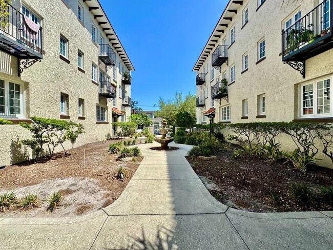 Building Photo - 2117 W Dekle Ave