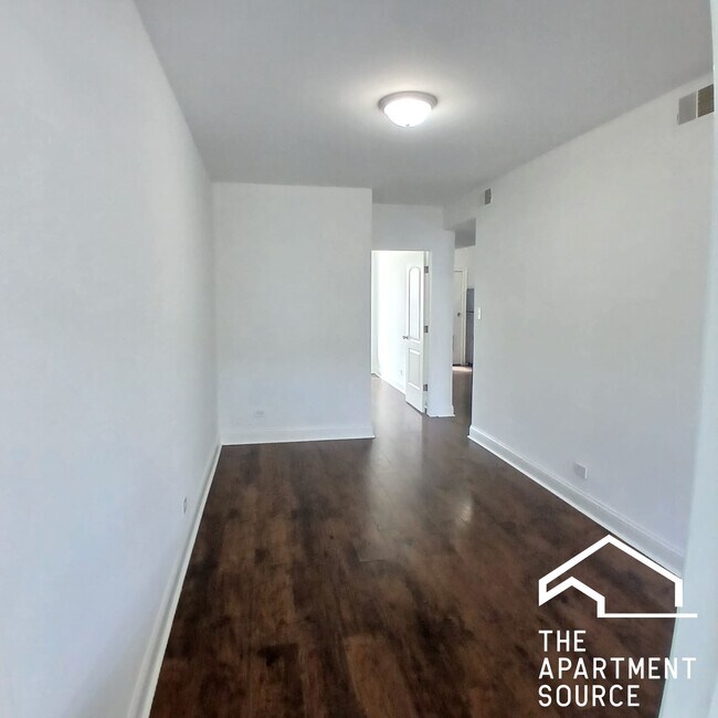 Foto del edificio - 4810 W Armitage Ave