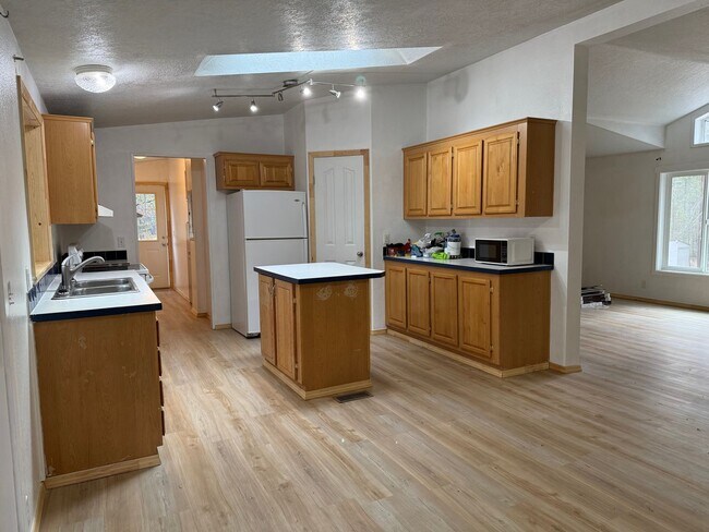 Foto del edificio - Open floor plan-Lots of upgrades