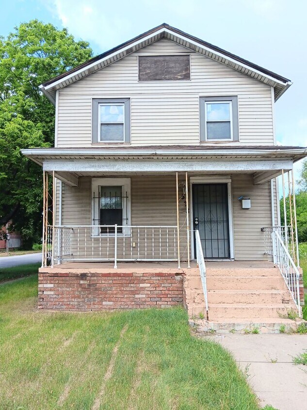 Foto del edificio - Spacious 3 Bedroom Split Level Home