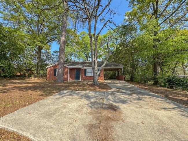Foto del edificio - 815 Perry Hill Rd