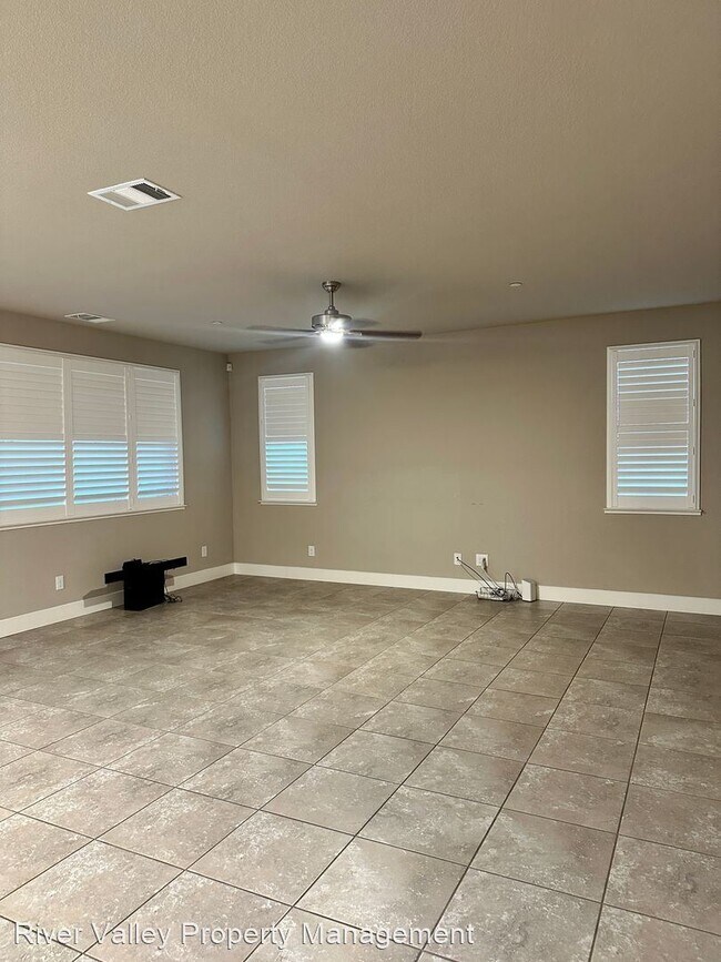 Building Photo - 4 br, 3 bath House - 4693 Winona Ct