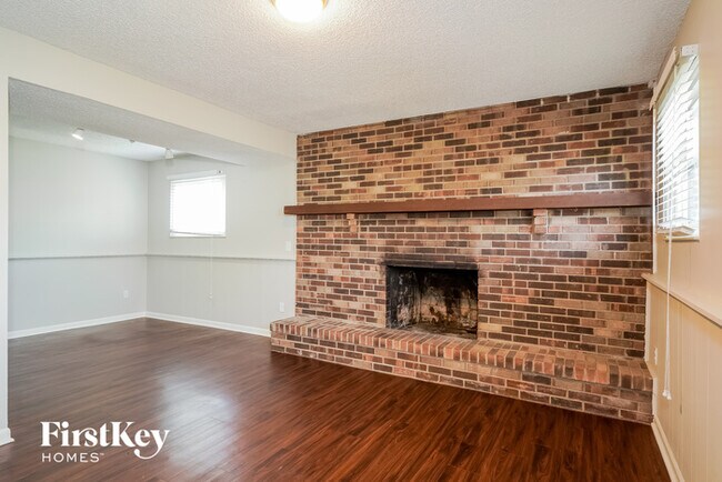 Foto del edificio - 5425 Yeager Ln