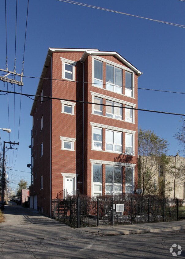 Primary Photo - 214 E 37th St